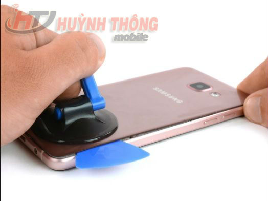 thay-man-hinh-samsung-a710-tai-my-tho-1